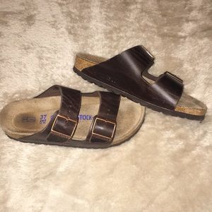 Dark Brown Leather Birkenstock’s Size 37 (6-6.5)